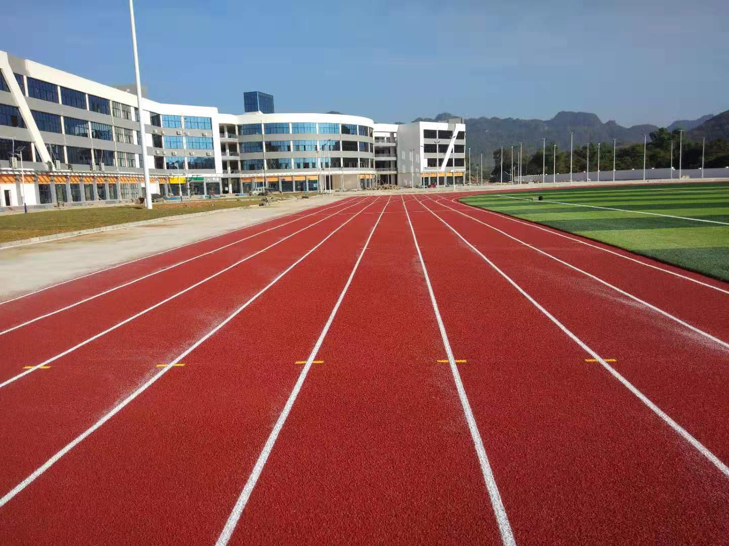 塑膠跑道廠家 塑膠跑(pǎo)道廠家(jiā)